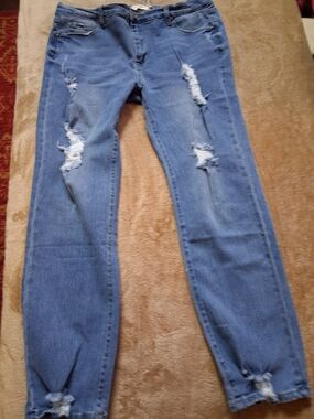 Umgee Light Blue Distressed Boyfriend Jeans Size 7 NWT